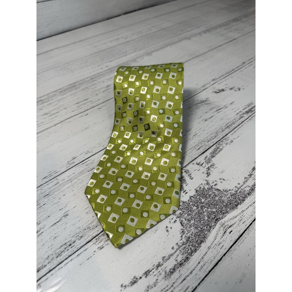 BELISI‎ MEN'S TIE GREEN/GEOMETRIC Width: 3.7/8" Length: 56" 100% Silk Hand Made